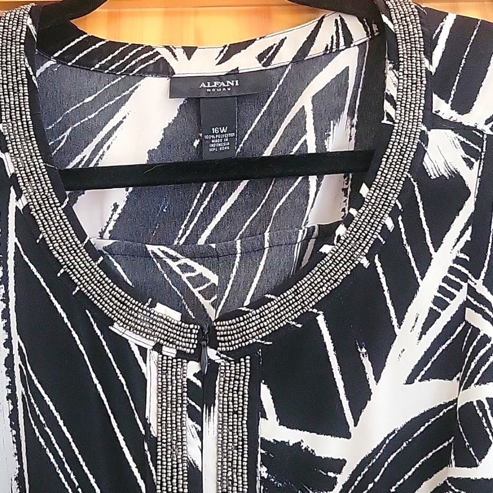 Dress - Picture 2 of 5